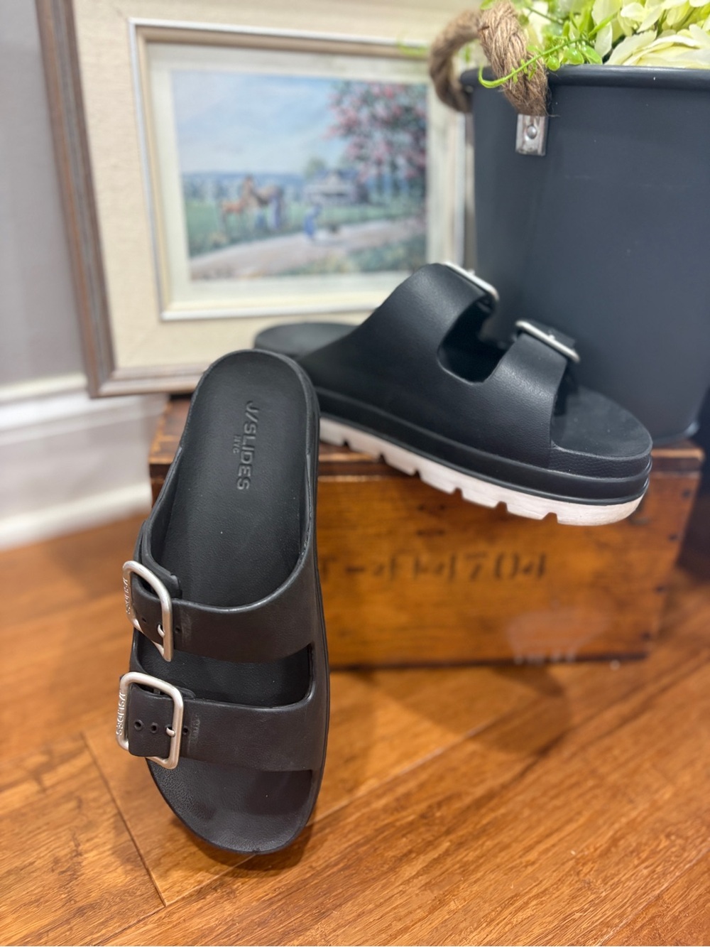 J/SLIDES Sandals Black Slides White Trim Silver Buckles Flatform Platform SZ 7 - Picture 8 of 8